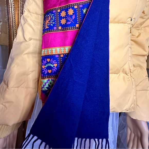 Sold - Moschino Vibrant Winter Scarf with classic brand iconography - Picture 3 of 5